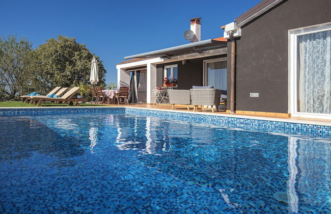 Villa with Swimming Pool, Volleyball Court & Hot Tub, near Rovinj - Foto 21