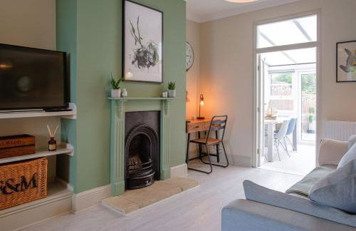 Stunning Townhouse with Large Garden - Sleeps 8! - Photo 30