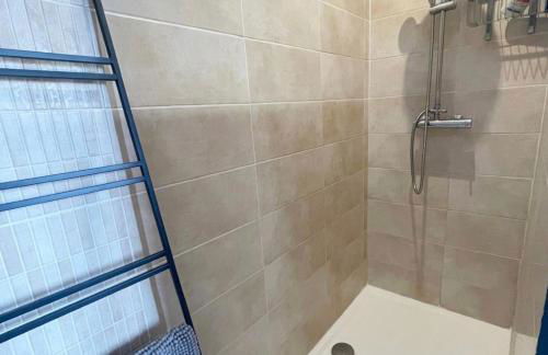 Charmant duplex, 110m2, 7 minutes des pistes, 8 couchages, belle vue sur les montagnes, cheminée - Foto 24