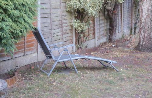 Beautiful 2 Bedroom house with big Garden & Parking fast wifi, and king size bed - Foto 28