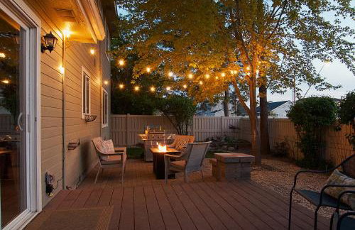 Fire Pit Getaway Shops and Dining 70in TV - Foto 1