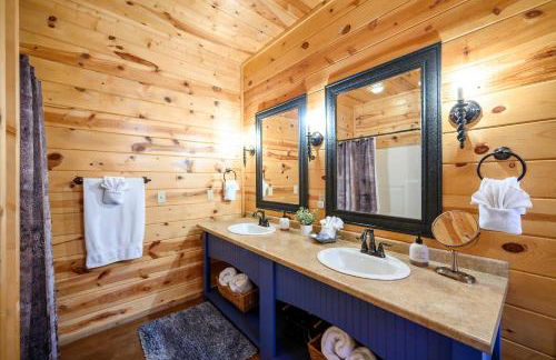 Hickory Bear - Cabin surrounded by pines, Sleeps 10, Hot Tub, Fire Pit, Arcade, Foosball Table & Deck Slide - Photo 28