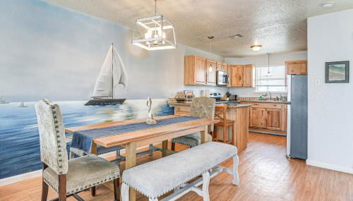 Walk to Shore and Eats Surfside Beach Gem with Deck - Foto 2