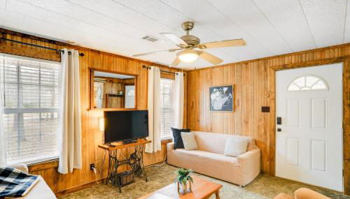 Heber Springs Cabin with Deck 3 Mi to Sugarloaf Mtn - Foto 4