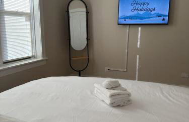 Sleeps 22 • Modern Multi-Unit • Gym • Workspaces - Photo 11