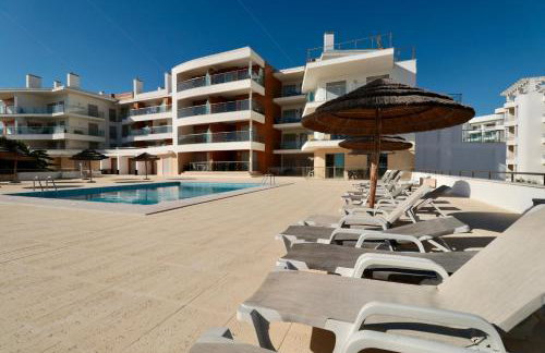 Olhos De Água 1BR with Pool, AC and Free Parking - Foto 15