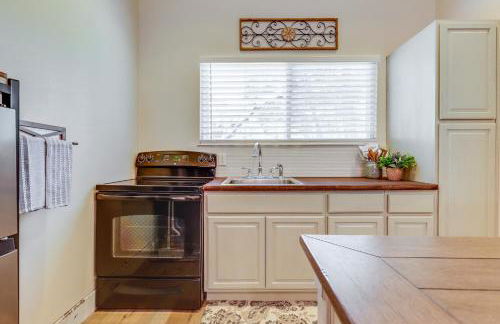 Clear Lake Getaway with Dock Access and Shared Yard! - Foto 9