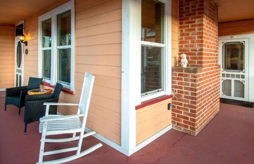 The Golden Parlor- Historic Victorian, Hot Tub - Foto 30