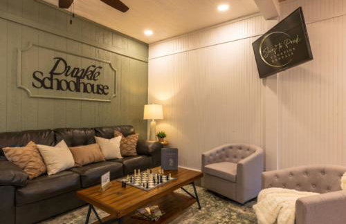 Cozy Spring Night HotTub Firepit PetFriendly Patio - Foto 20