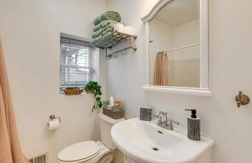 Walk to Beach Keansburg Home with Patio and Fire Pit! - Foto 11