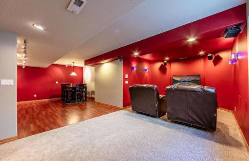 Big Family Getaway- Theater Room- BBQ- Play Room- Fire Pit - Foto 40