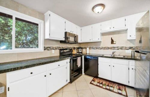 Modern Comfort Near Downtown CDA and Lake - Foto 9