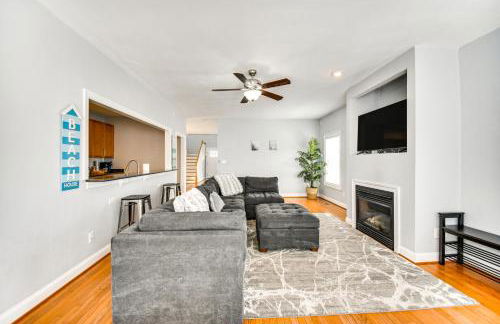 Walk to Public Beach Access Norfolk Family Home - Foto 3