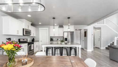 8 Beds 2 Full Kitchens Fenced HUGE Yard & Parks! - Foto 3