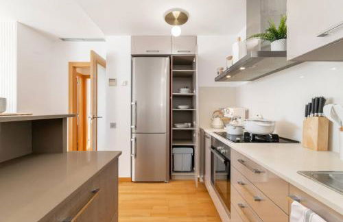 Penthouse with Private Terrace & Pool Access - Foto 25