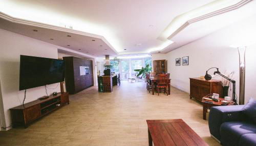 Große & voll ausgestattete Apartments, Studios, Doppelzimmer, Workspace, Parkplatz, Netflix, Prime & schnelles Wifi in ruhiger Lage mit Garten - Foto 4