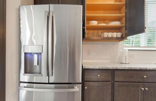 3BR King Bed Balcony North Raleigh - Foto 16