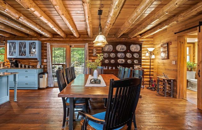 The Bigwood Cabin by Avantstay Hot Tub Firepit Pool Table Private Yard - Photo 17