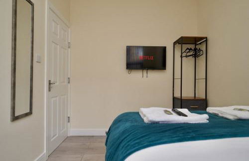 Hastings Manor - Free Netflix, Parking, WiFi & Private Garden - Foto 22