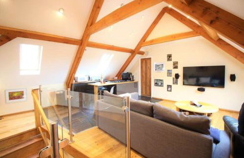 Mid-Wales Farmhouse, swimming pool, tranquil countryside views, sleeps 14 - Foto 33