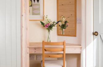 Stunning Old Carthouse with seaview - Photo 25