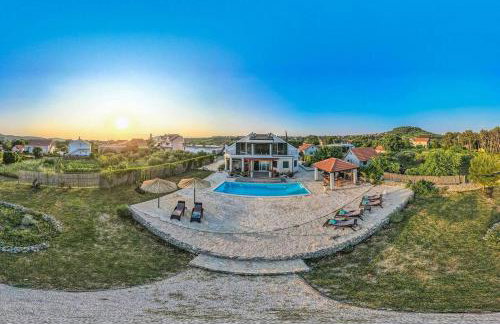 Luxury villa with a swimming pool Vrpolje, Sibenik - 21843 - Photo 2