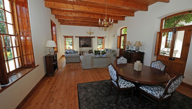 Coin salon dans le hall