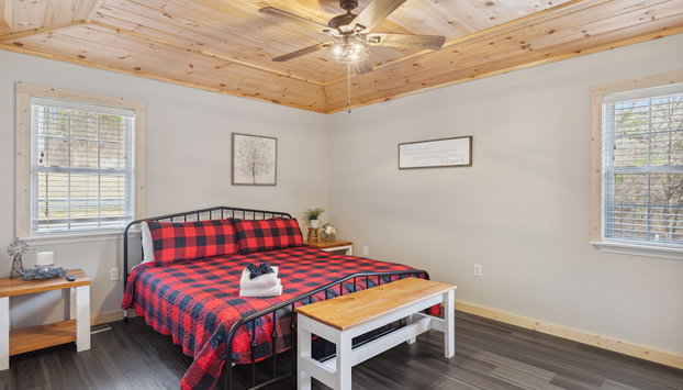 Majestic Valley View 3 Bedroom Cabin by RedAwning - Foto 5, Habitación