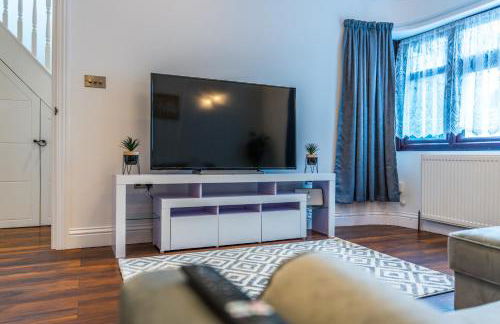 Modern Spacious 4 Bed Hayes Home with Free Parking - Foto 25