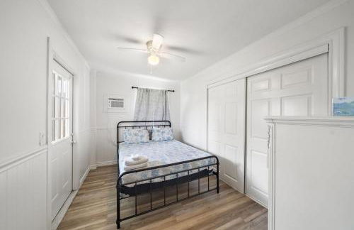 Beach Escape Close to Attractions and the Shore - Photo 13