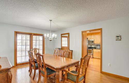 Lake Smith Getaway with Dock Families Welcome! - Foto 4