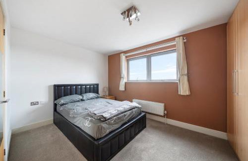 Modern 2 bed 2 bath with Balcony in Rayners lane Pinner Harrow near Wembley Greater London - Photo 20