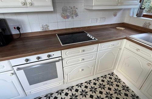 Large 4 Bed with Parking - Foto 12