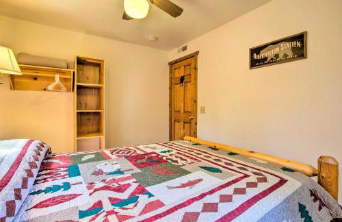 Pet-Friendly Warrens Cabin with Fire Pit! - Foto 11