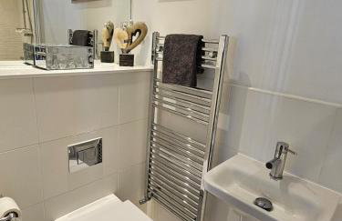 Quayside Home with Seperate Bar and optional access to Beach Hut - Foto 27