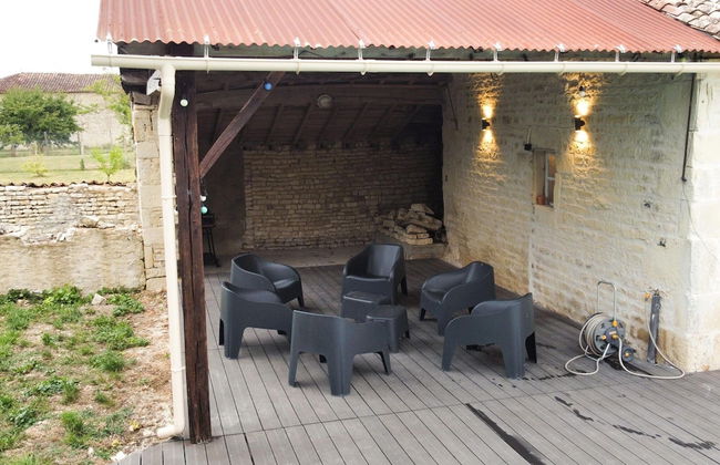 Holiday Home in Loubigne With Pool & Terrace - Photo 21