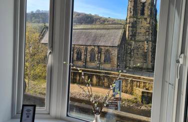 Modern River View Mytholmroyd Apartment - Photo 4