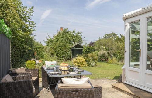 Peaceful 3-Bed Cottage in Eastington, near Stonehouse - Photo 2