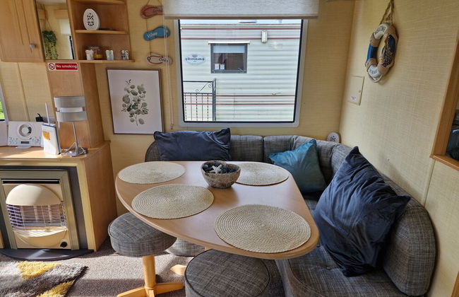 3-bed Caravan - Sleeps 8 - Pool Onsite - Petsok - Foto 12