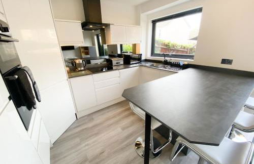 Harbourside House - Great Location - Parking - 2 En-Suites - Sleeps 5 Plus 1 - Photo 17