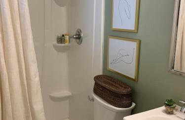 Stylish 3BR 2BA House Minutes from PCB - Book now - Foto 35