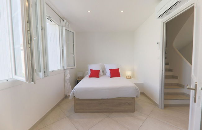 Superb Vacation Home With Pontoon - Photo 12