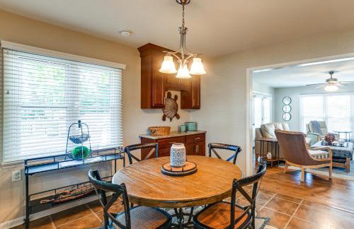 Spacious Kentucky Lake Escape with Dock and Views - Foto 8