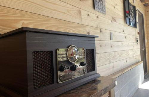 Fully Stocked Cabin Retreat w/ Game Room & Pond! - Foto 39