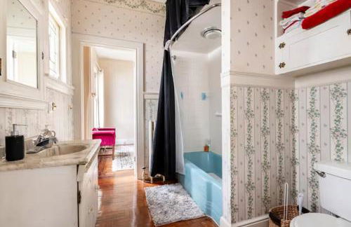 Cozy Cape Cod Bungalow King Queen WD Full Kitchen Wifi Desk - Foto 26