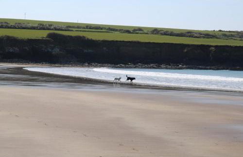 Family-friendly cottage - walk to stunning beach - Foto 38