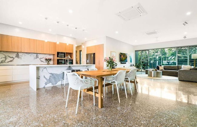 ZENLUX - 5BR Holiday Home with Pool - Foto 5