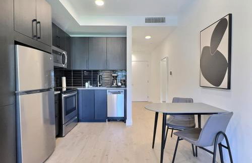 Cozy Downtown Spot, Gym, 5 min to Hospital) for field - Foto 26