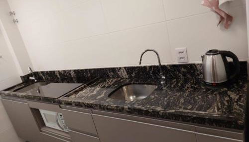 Belo apartamento quarto e sala bem localizado - Foto 4