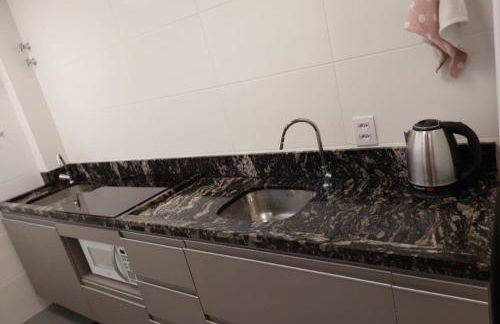 Belo apartamento quarto e sala bem localizado - Foto 4